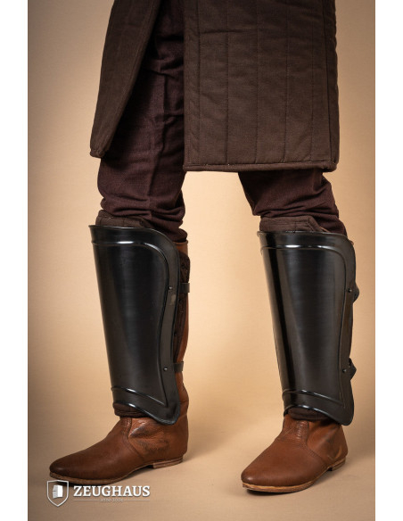 Grèves de guerrier médiéval en acier...