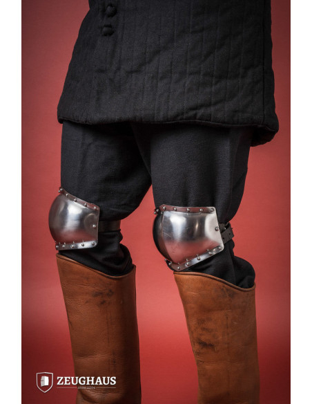 Genouillères médiévales en acier...