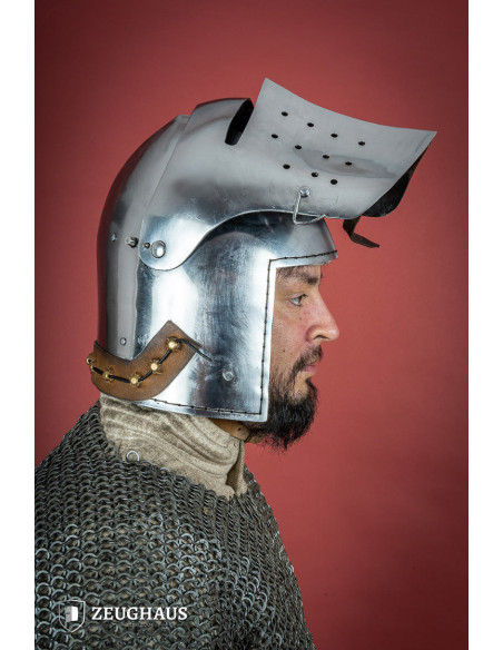 Bassin médiéval avec visière pleine,...