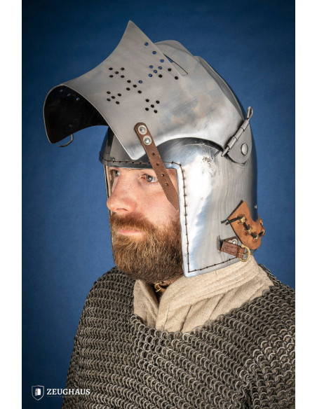 Bassin médiéval en acier avec serrure...