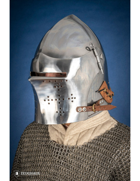 Bassin médiéval en acier avec serrure...