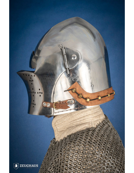 Bassin médiéval en acier avec serrure...