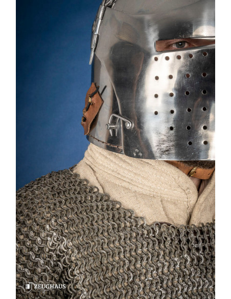 Bassin médiéval en acier avec serrure...