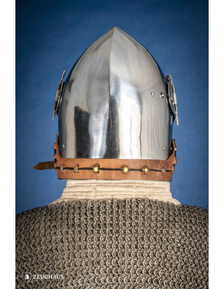 Bassin médiéval en acier avec serrure...