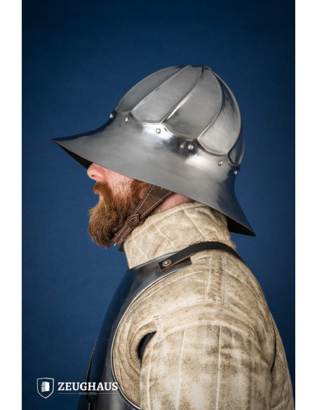 Casque Kettle Bourgogne, acier poli...