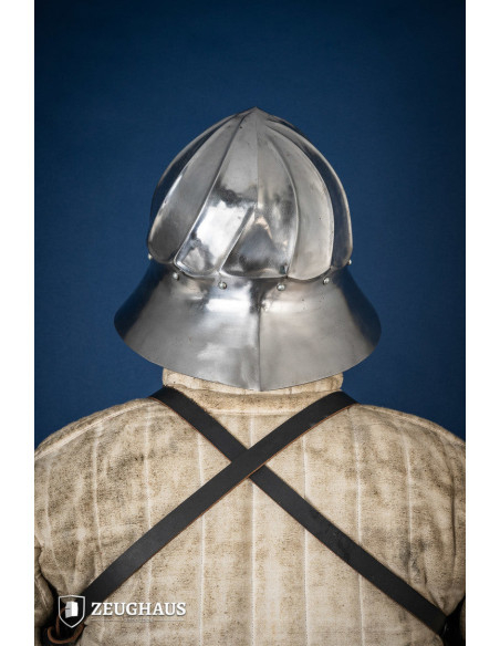 Casque Kettle Bourgogne, acier poli...