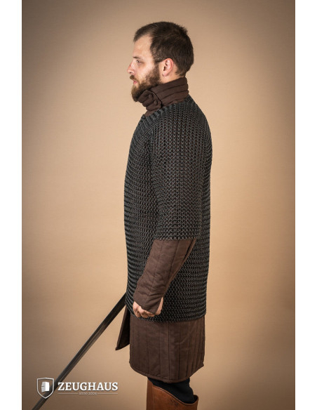 Cotte de mailles en acier bruni...