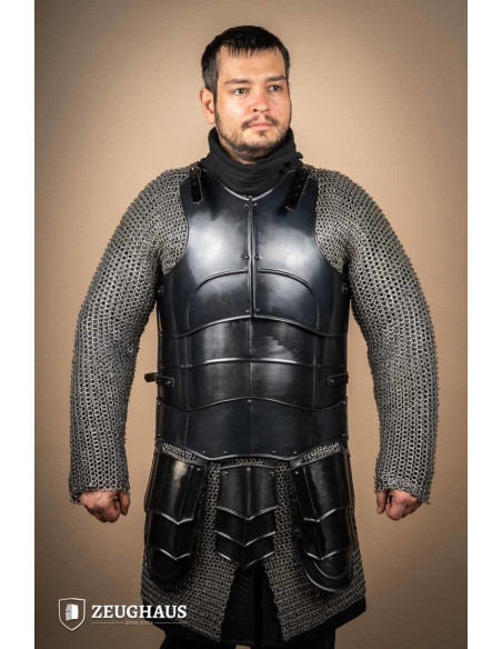 Cuirasse médiévale en acier doux...