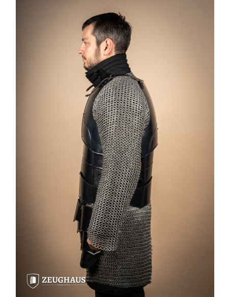 Cuirasse médiévale en acier doux...