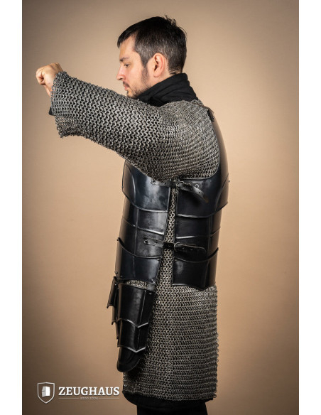 Cuirasse médiévale en acier doux...