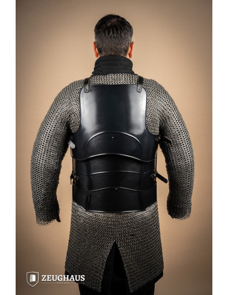 Cuirasse médiévale en acier doux...