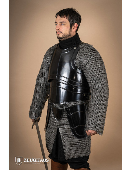 Cuirasse de guerrier médiéval avec...