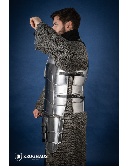 Cuirasse médiévale à lanières, modèle...