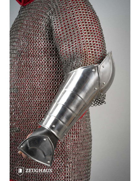 Bracelets médiévaux en acier poli...