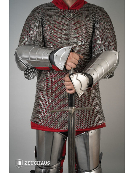 Bracelets médiévaux en acier poli...