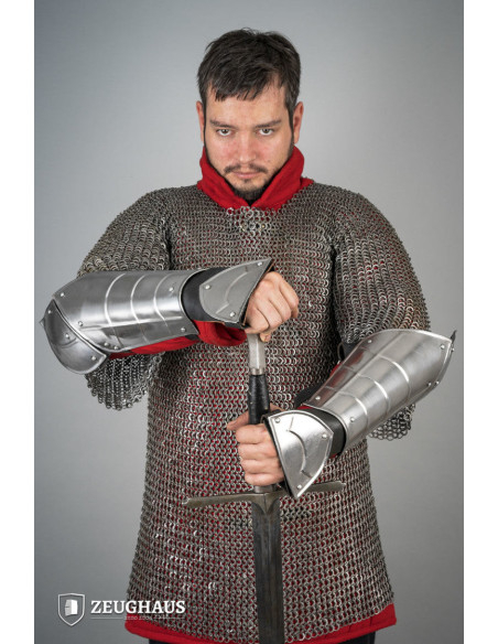 Bracelets médiévaux en acier poli...