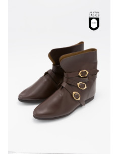 Bottes hautes médiévales avec fermeture à boucle latérale