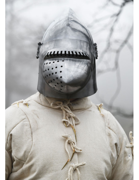 Bassin du château médiéval de...