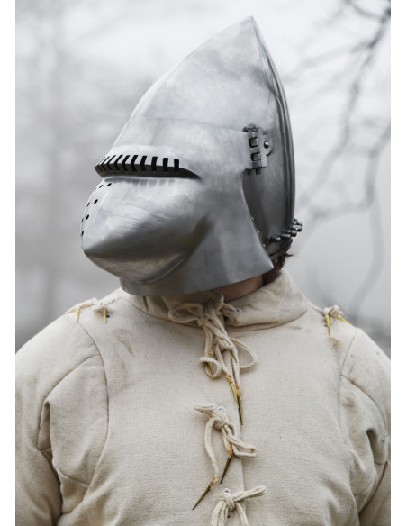 Bassin du château médiéval de...