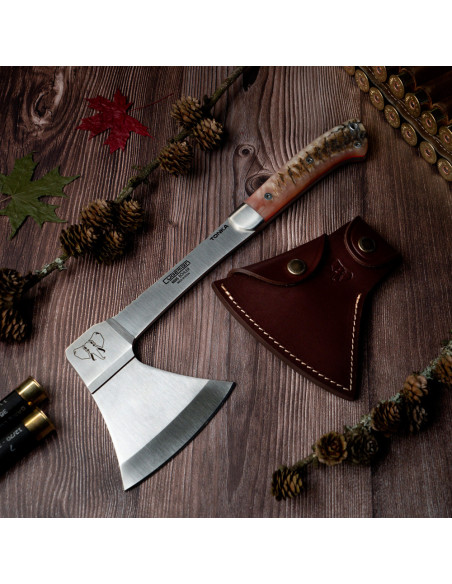 Hache de chasse avec manche en bois...