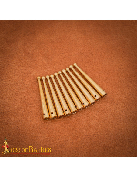 Lot de 10 aglets médiévaux en laiton...