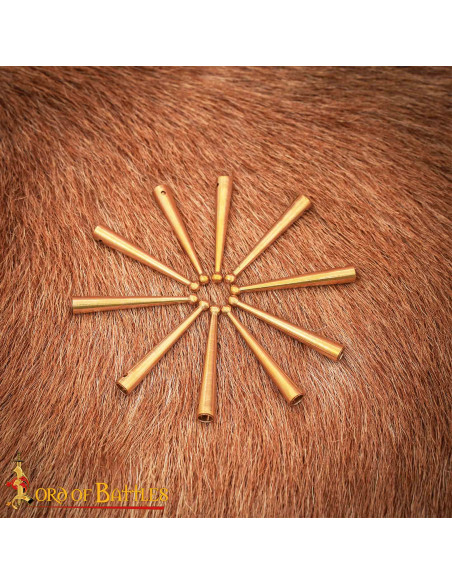 Lot de 10 aglets médiévaux en laiton...