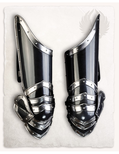 Armure pour jambes en acier noirci...