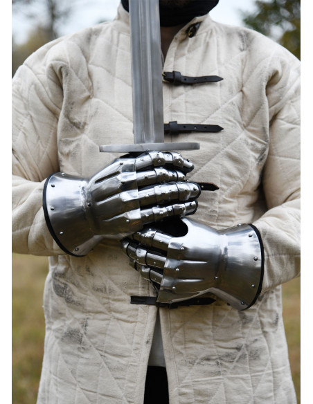 Gantelets médiévaux du XIVe siècle...