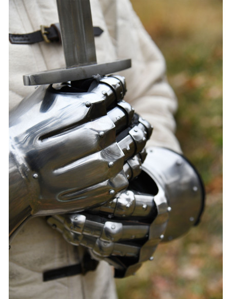 Gantelets médiévaux du XIVe siècle...