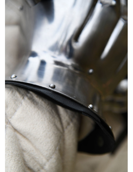 Gantelets médiévaux du XIVe siècle...