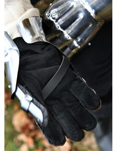 Gantelets médiévaux du XIVe siècle....