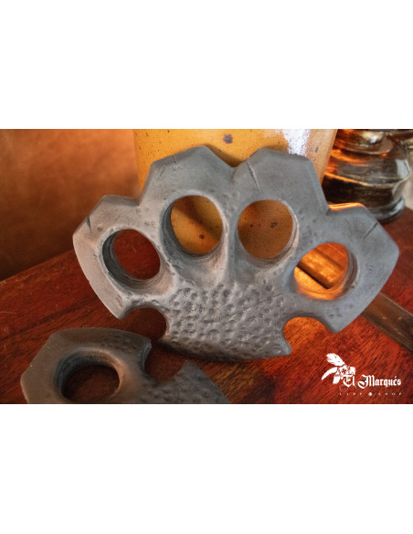 Poing Hogan, inoffensif, pour le LARP