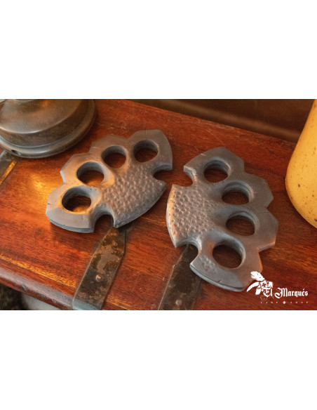 Poing Hogan, inoffensif, pour le LARP