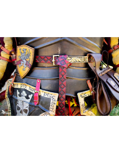 Ceinture fantaisie crânes-croix en cuir rouge