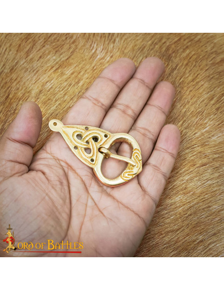 Boucle de ceinture viking avec nœuds...