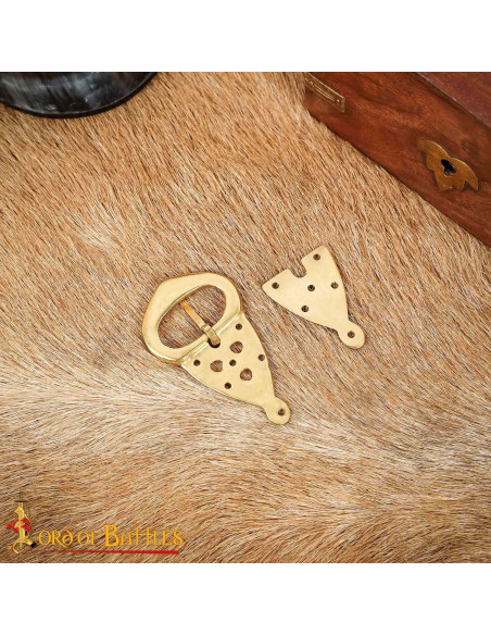 Boucle de ceinture viking avec nœuds...