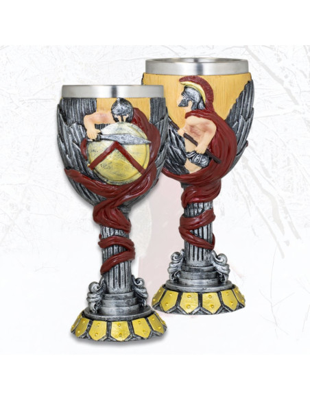 Coupe décorée avec un casque...