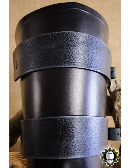 Garde-jambes médiévales en cuir...