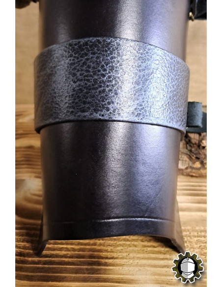 Garde-jambes médiévales en cuir...
