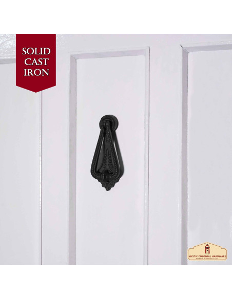 Heurto de porte médiéval avec anneau...