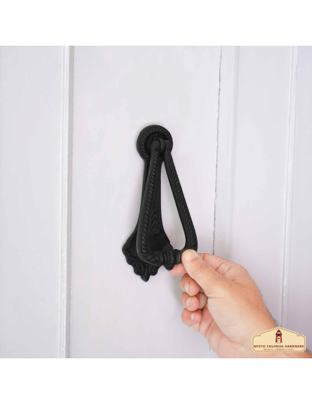 Heurto de porte médiéval avec anneau...