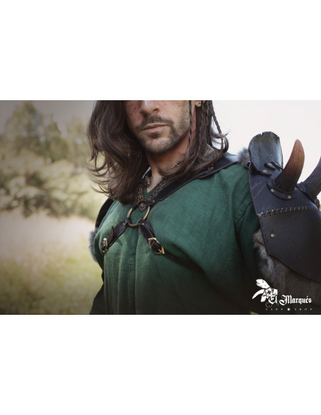 Grande épaule en cuir modèle Berseker