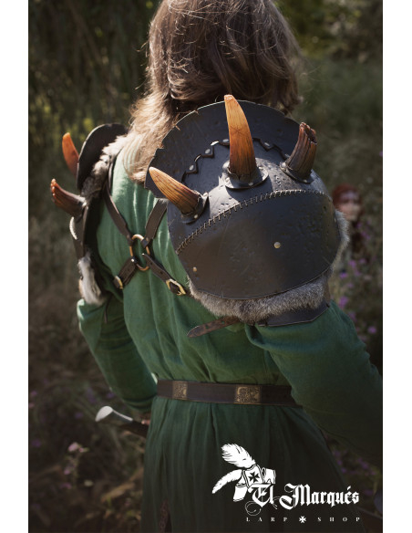 Grande épaule en cuir modèle Berseker