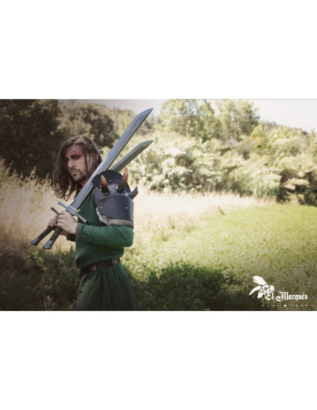 Grande épaule en cuir modèle Berseker