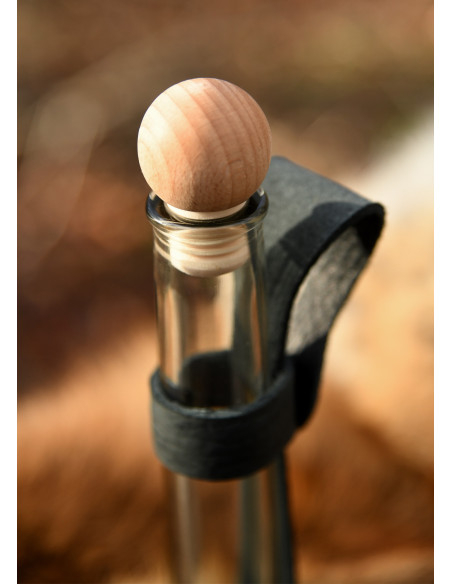 Bouteille en verre à long col avec...