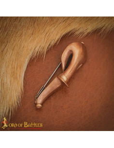 Fibule romaine en bronze : longueur 8,5 cm. 2