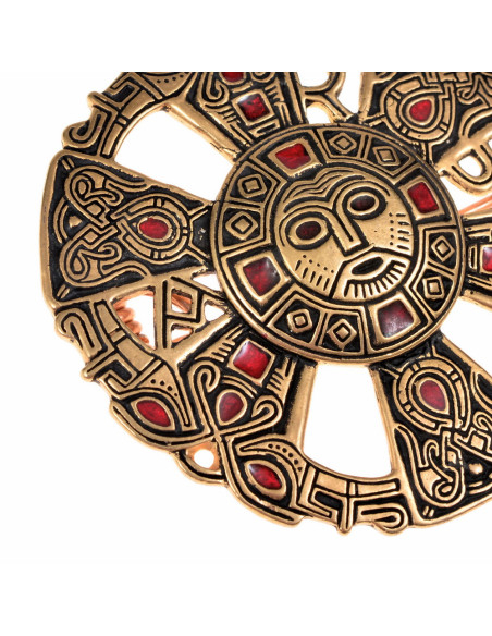 Broche médiéval en bronze de Limons,...