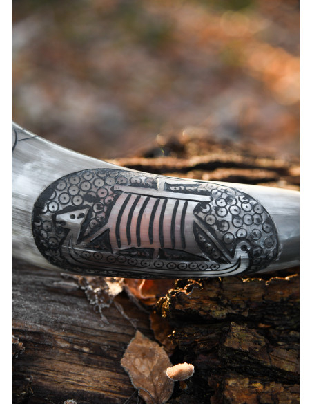 Corne à boire gravée Navire viking