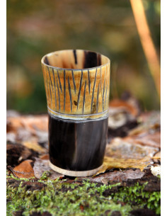 Tasse médiévale en corne et bois (11 cm.) 2