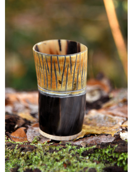 Tasse médiévale en corne et bois (11...